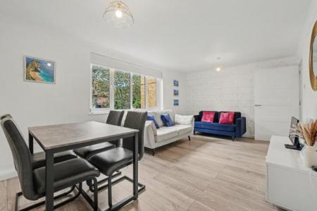 Flat Caledonian Road in Greater London