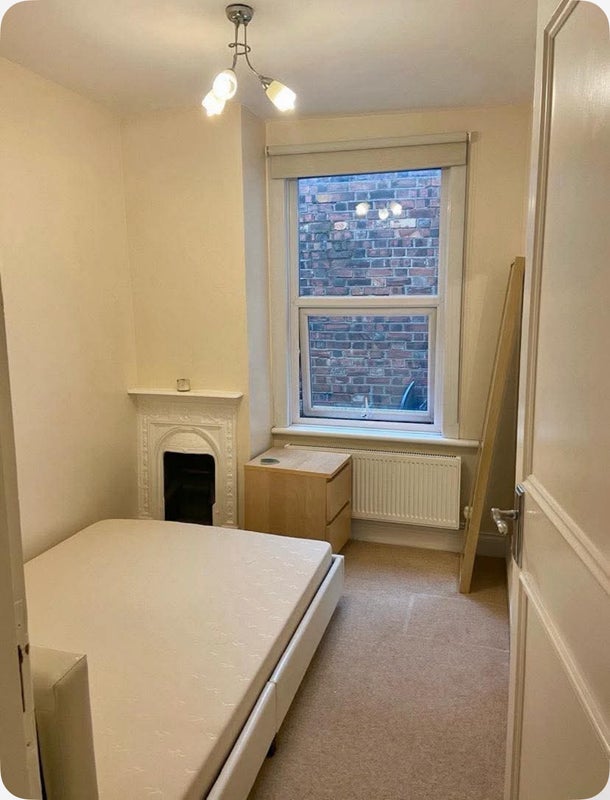 Room Market Place in Greater London