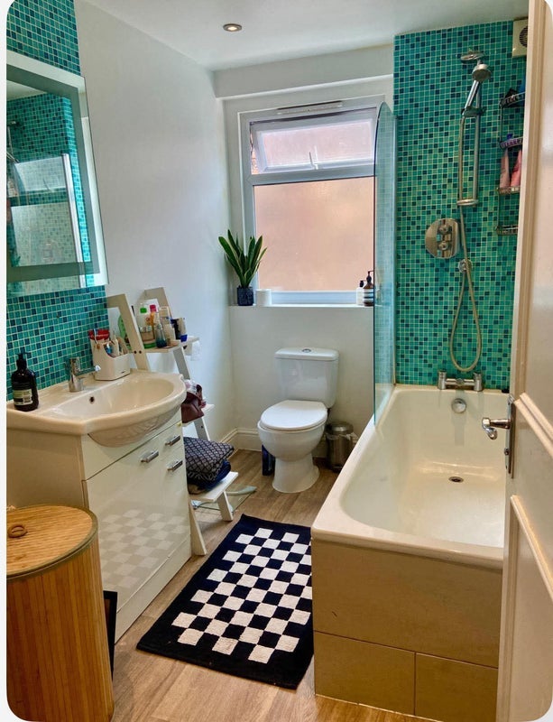 Room Market Place in Greater London