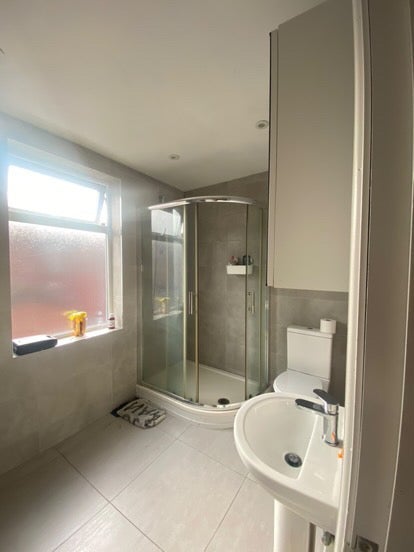 Room Ruskin Avenue in Manchester