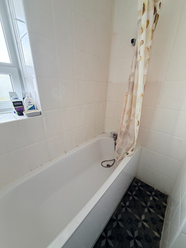 Room Becklow Gardens in Greater London