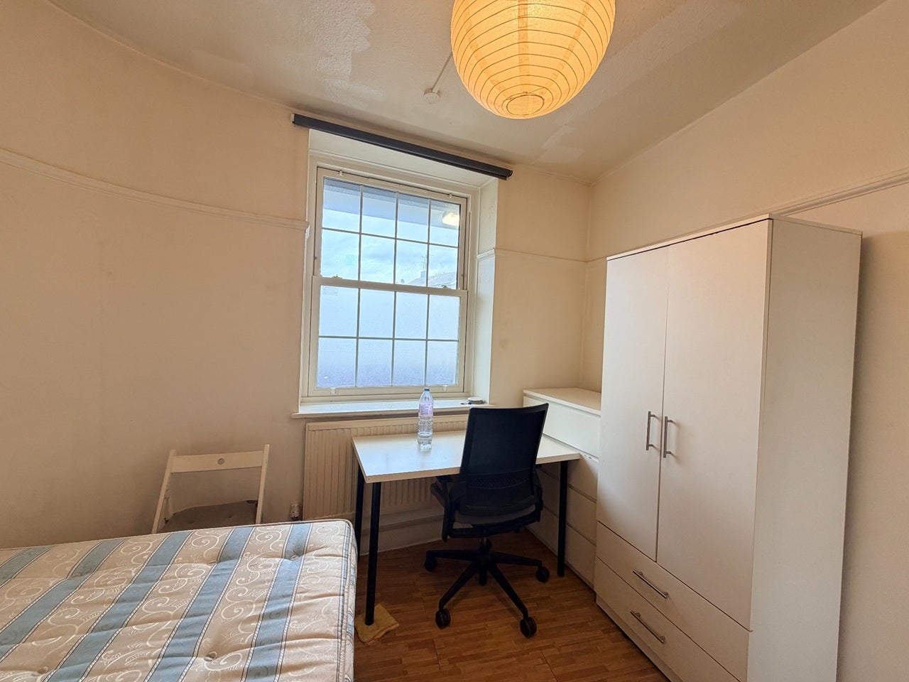 Room Becklow Gardens in Greater London