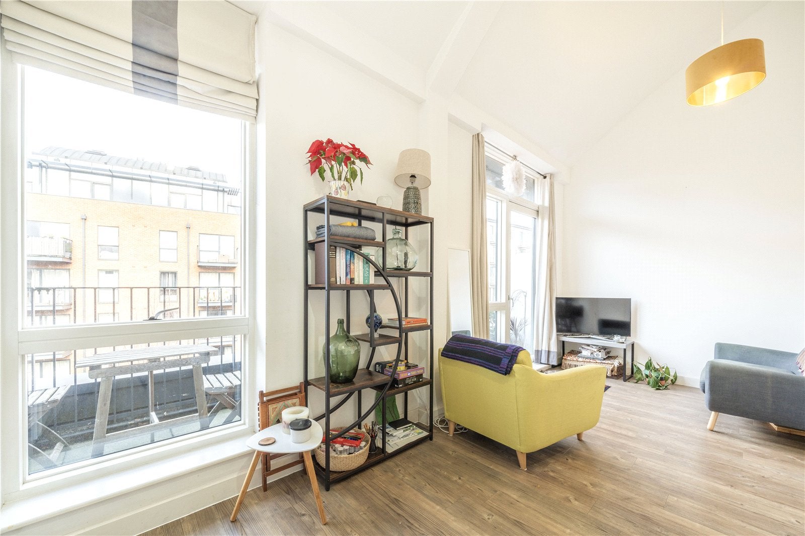 Flat Coldharbour Lane in Greater London