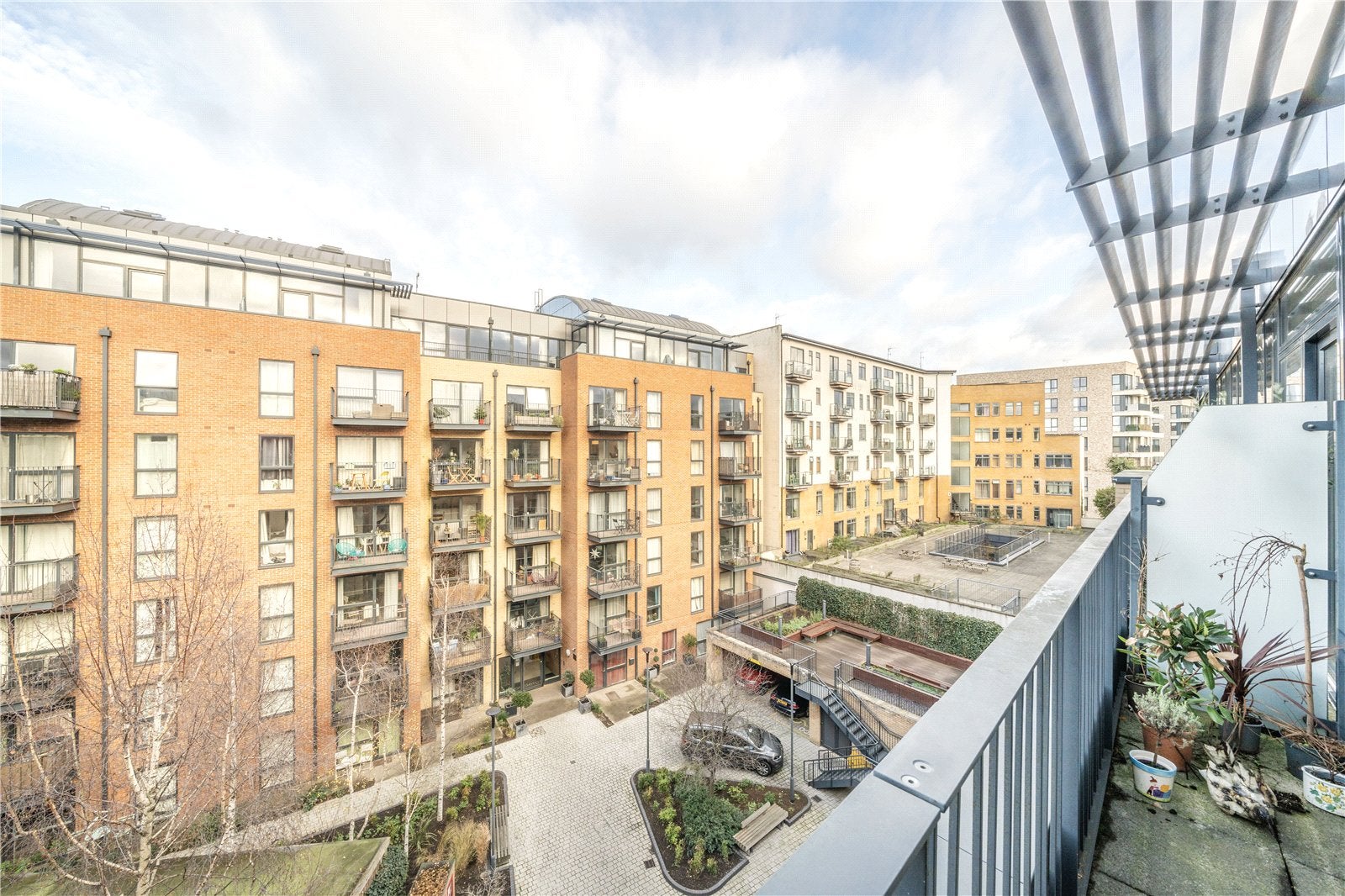 Flat Coldharbour Lane in Greater London