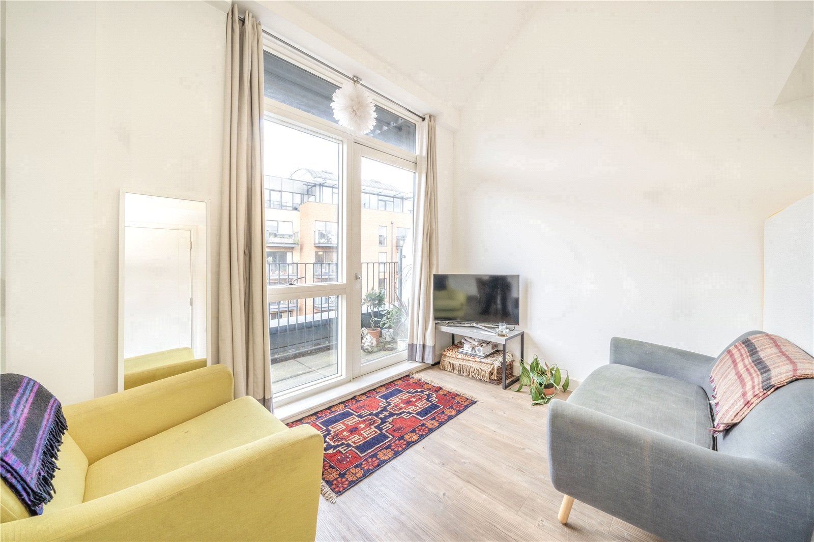 Flat Coldharbour Lane in Greater London