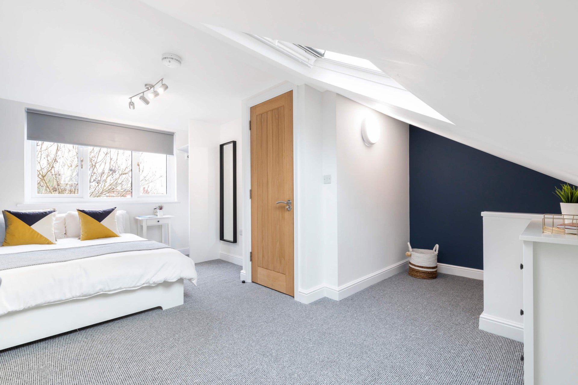Room Delph Lane in Leeds