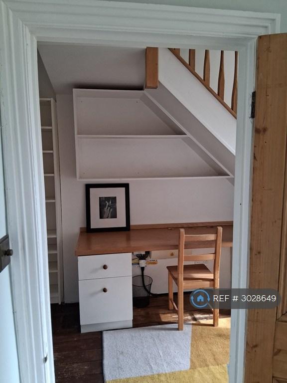 Flat Emmanuel Road in Greater London