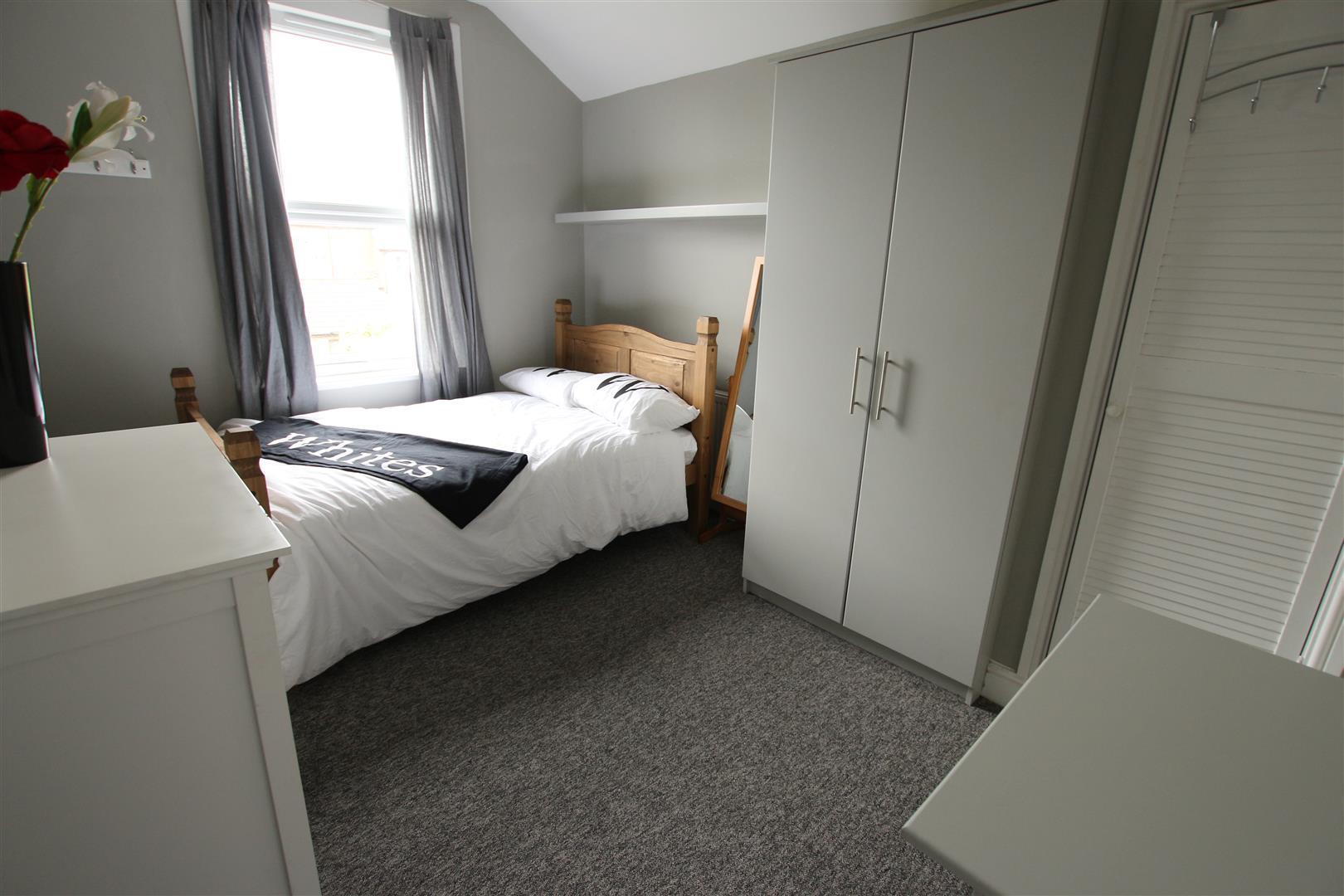 Flat Ashburnham Road in Northampton