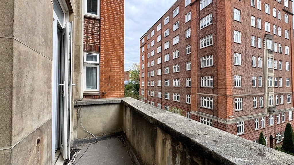 Flat Hall Road in City of Westminster