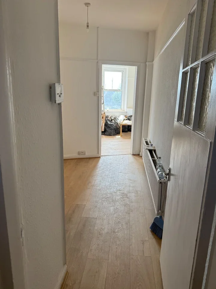 Flat Neasden Lane in Greater London