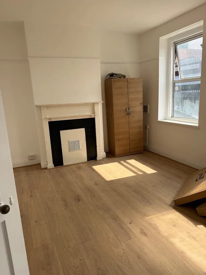 Flat Neasden Lane in Greater London