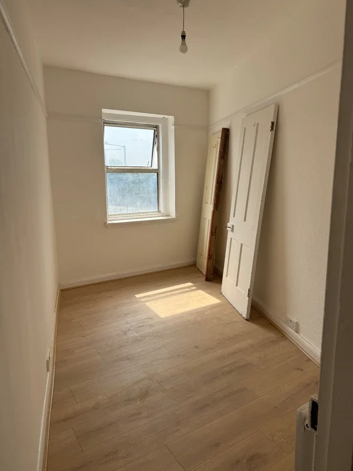 Flat Neasden Lane in Greater London