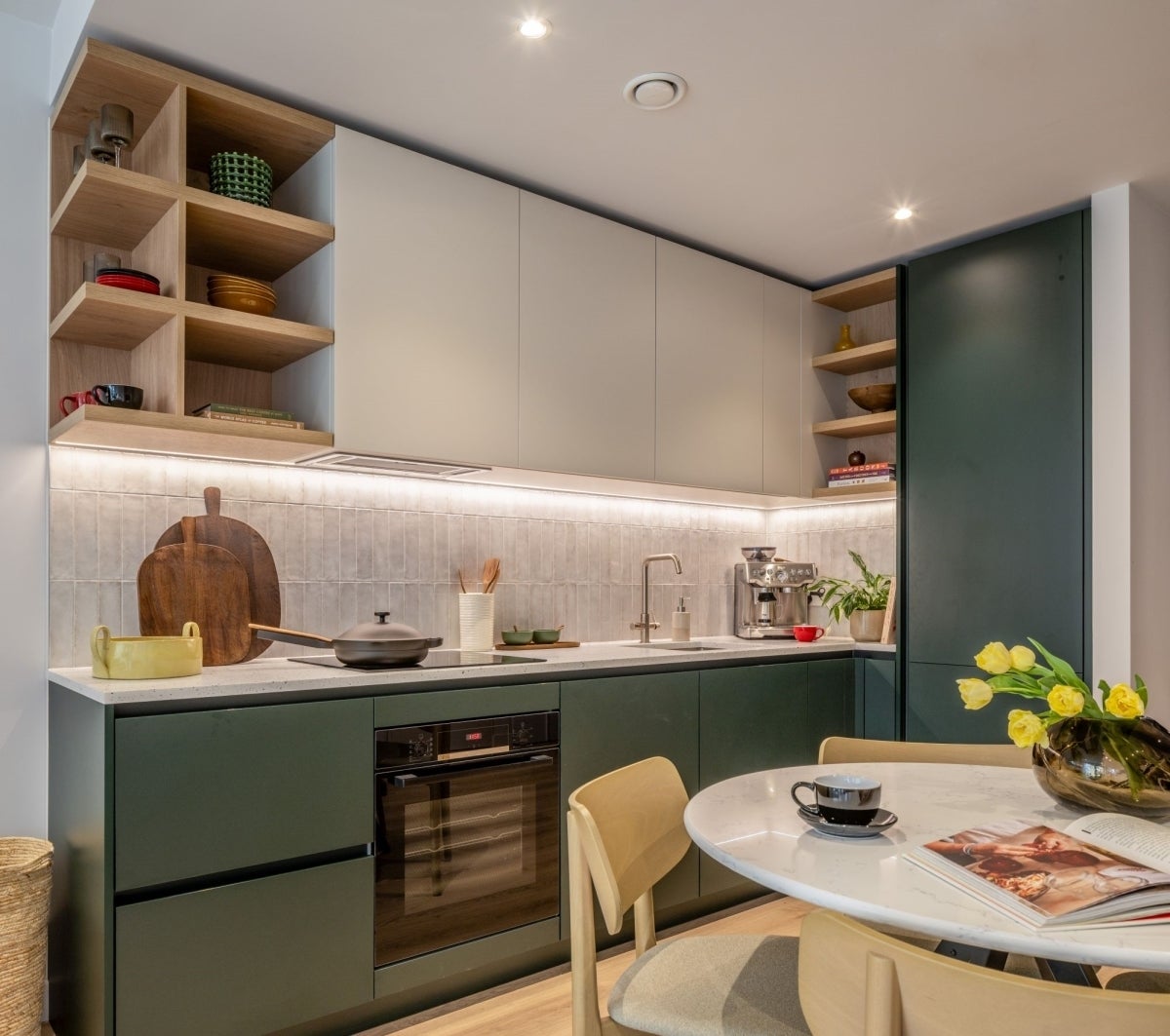 Flat Ribbon Lane in Greater London
