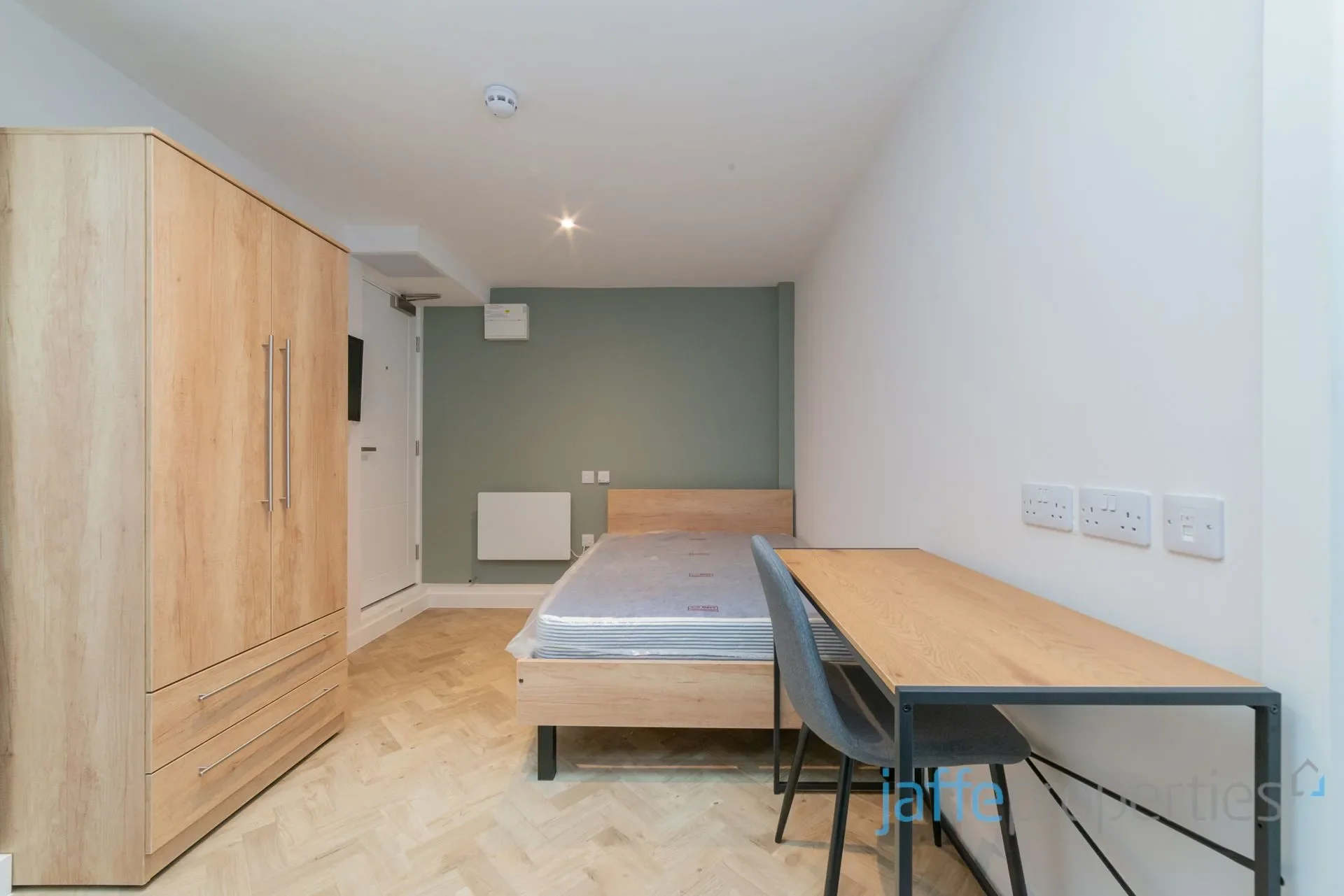 Flat West End Lane in Greater London