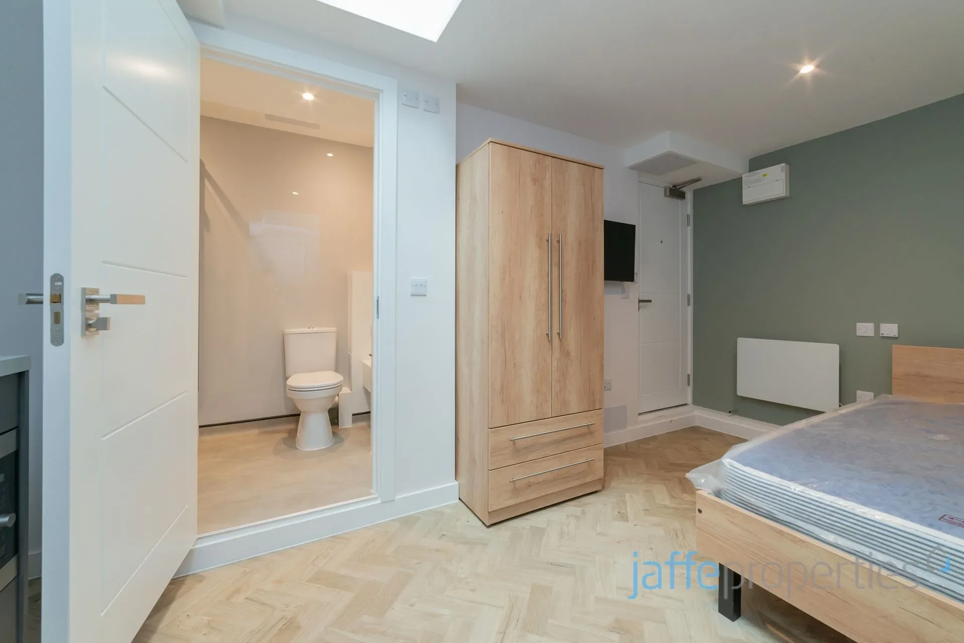 Flat West End Lane in Greater London