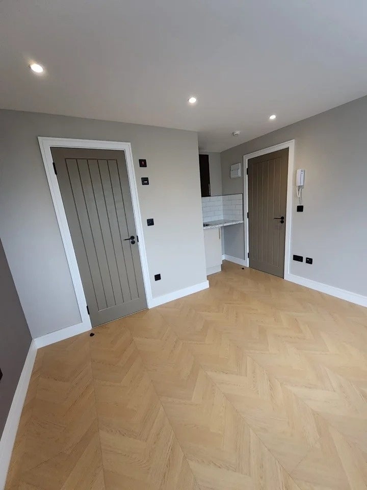 Flat Torrington Drive in Hertsmere