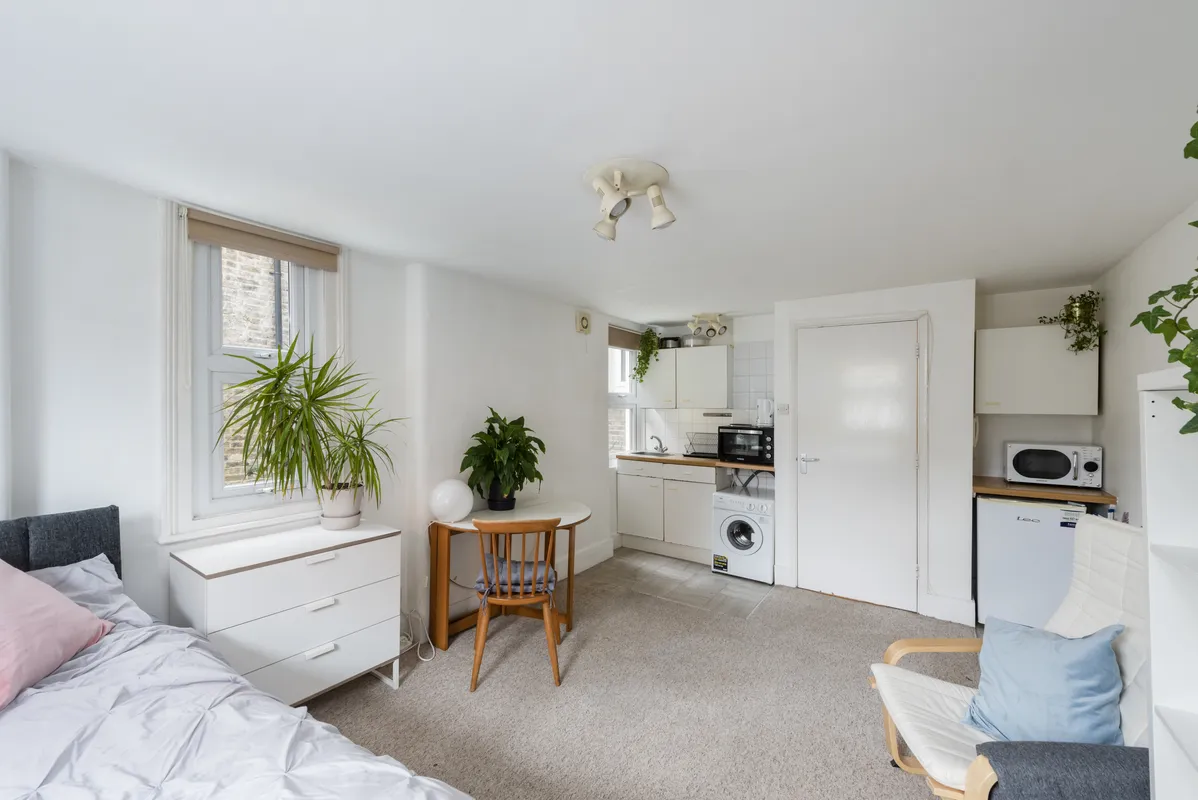 Flat Dunster Gardens in Greater London