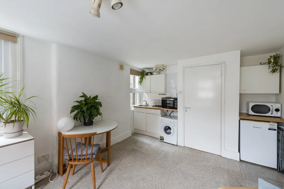 Flat Dunster Gardens in Greater London