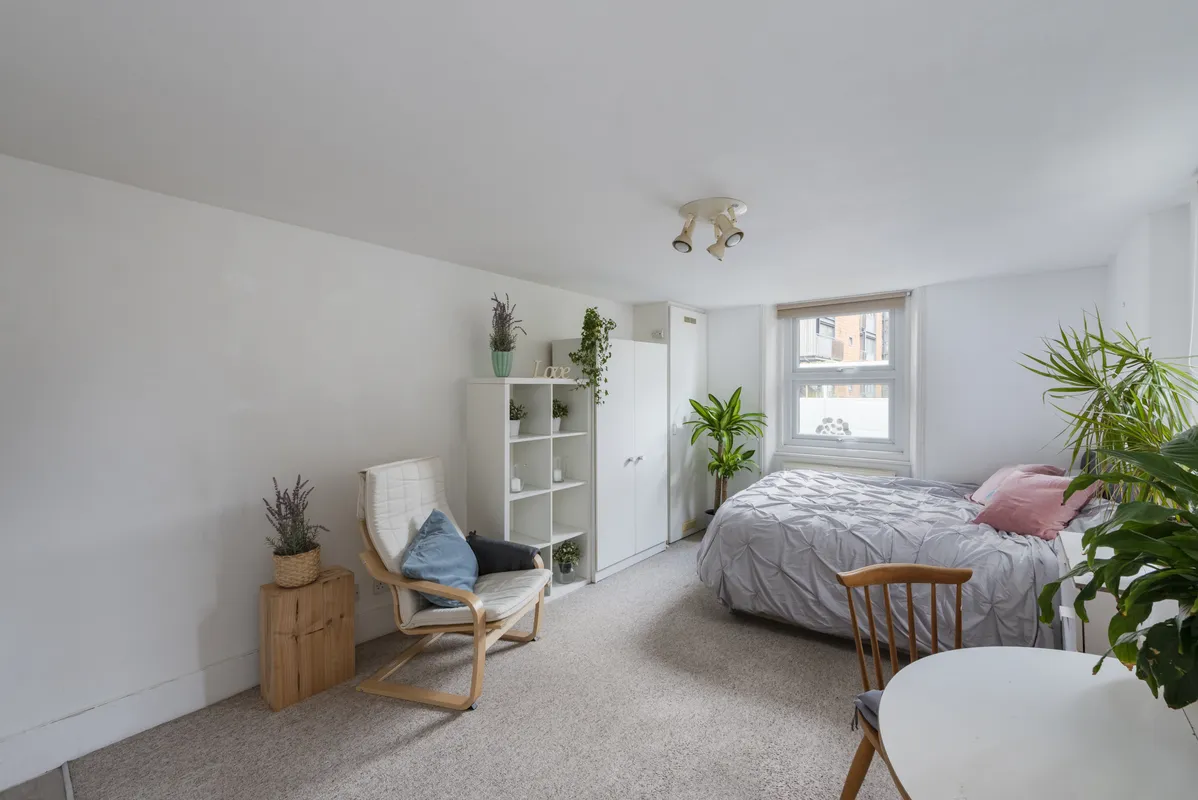 Flat Dunster Gardens in Greater London