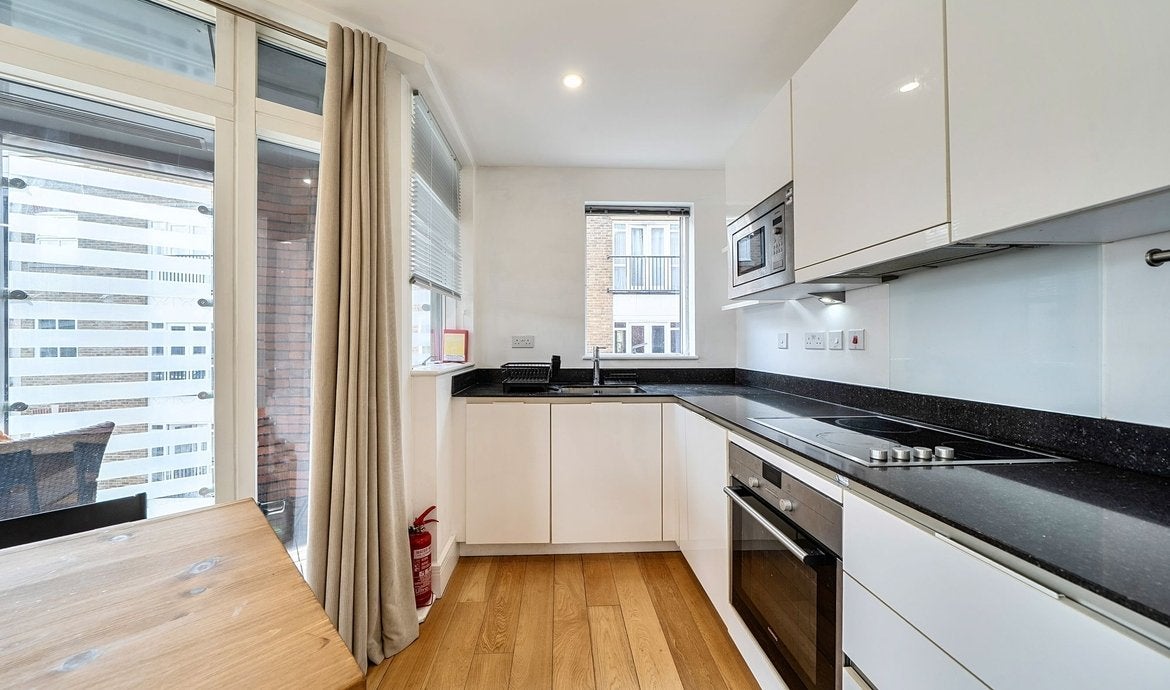 Flat Lamb Walk in Greater London
