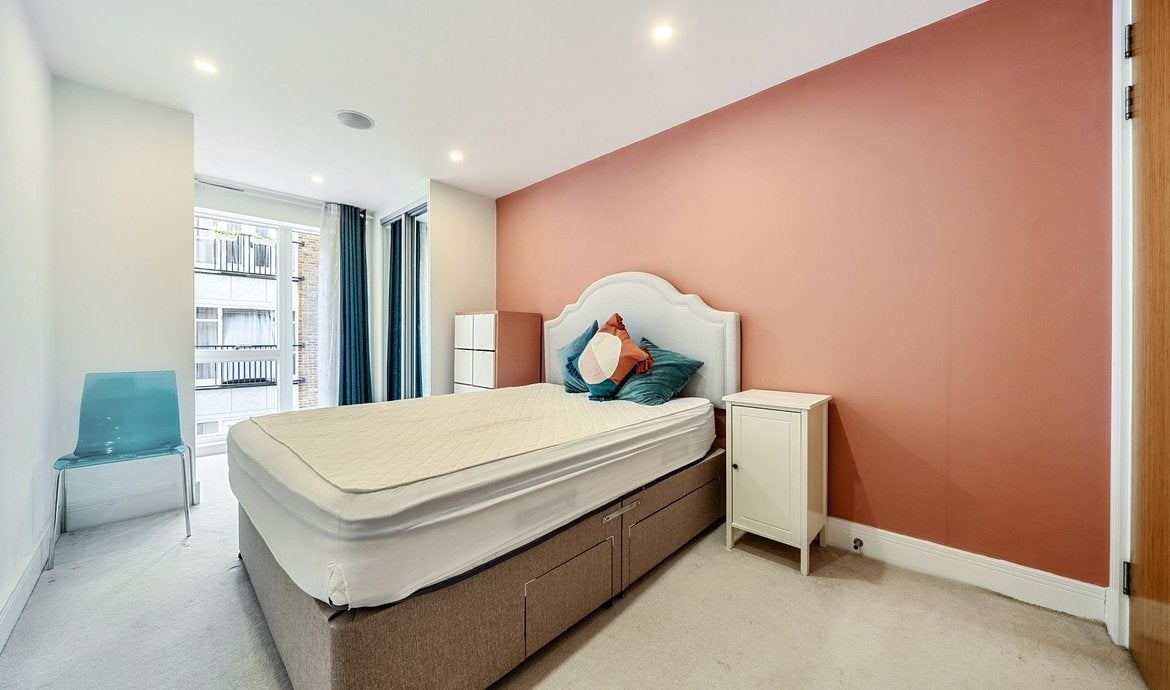 Flat Lamb Walk in Greater London