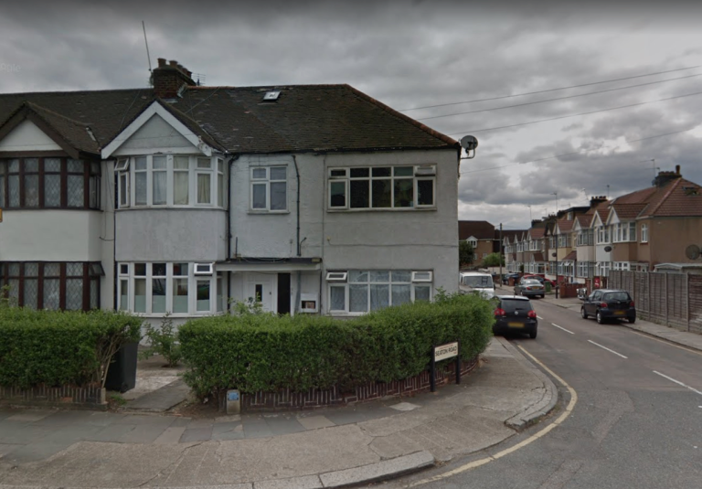 Flat Carlyon Road in Greater London