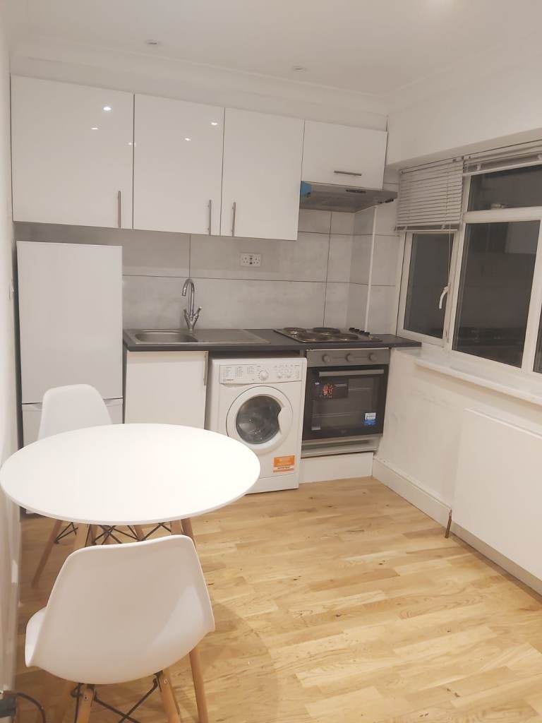 Flat Carlyon Road in Greater London
