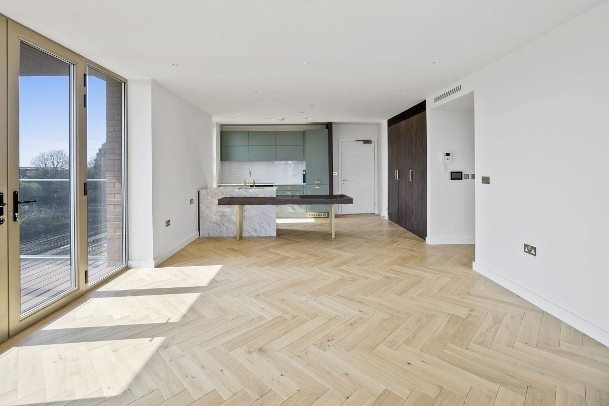 Flat Heritage Lane in Greater London