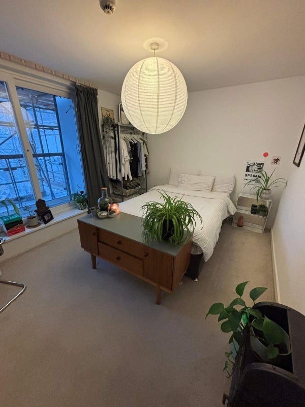 Room Point Pleasant in Greater London