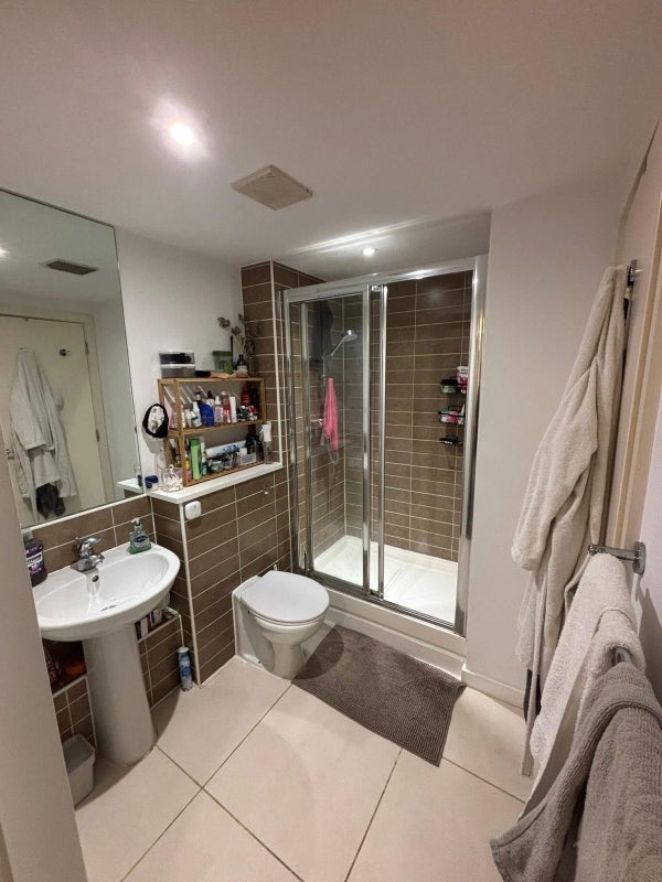 Room Point Pleasant in Greater London