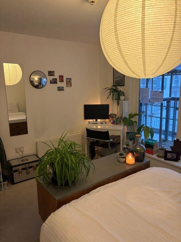 Room Point Pleasant in Greater London
