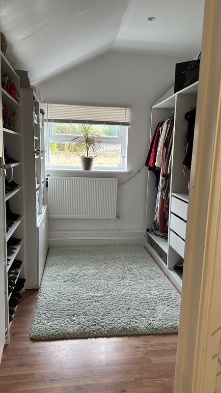 Room Leghorn Road in Greater London