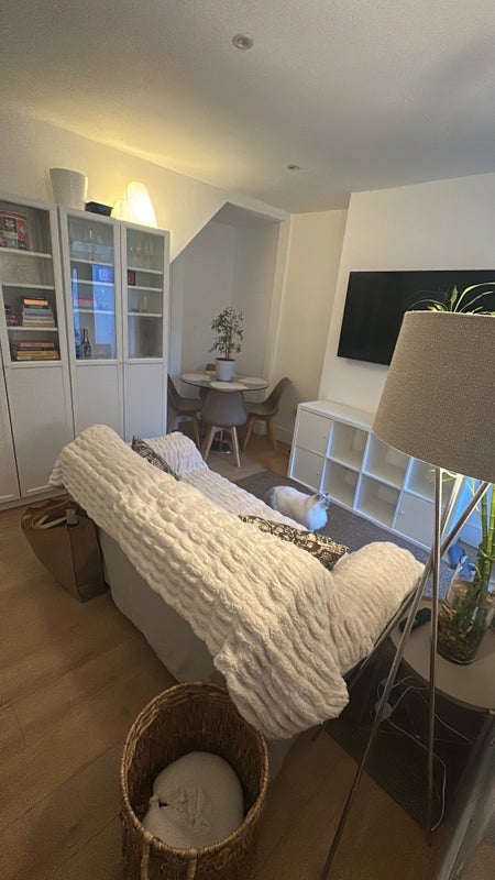Room Leghorn Road in Greater London