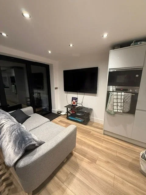 Room Barrow Hill Close in Epsom and Ewell