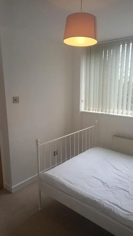 Room Barrow Hill Close in Epsom and Ewell