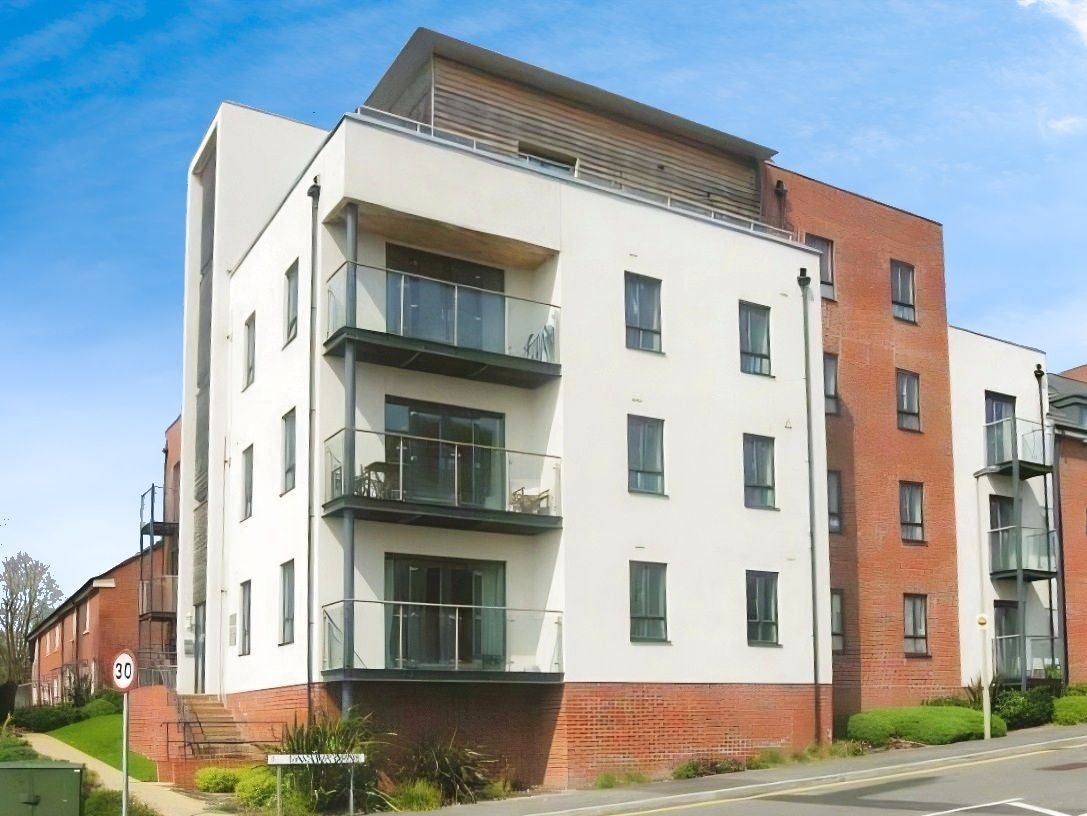 Flat Sinclair Drive in Basingstoke and Deane