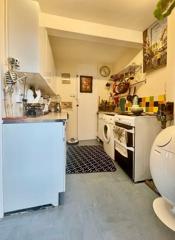 Room Meadcroft Road in Greater London
