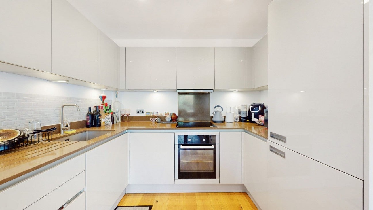 Flat Rose Gardens in Watford