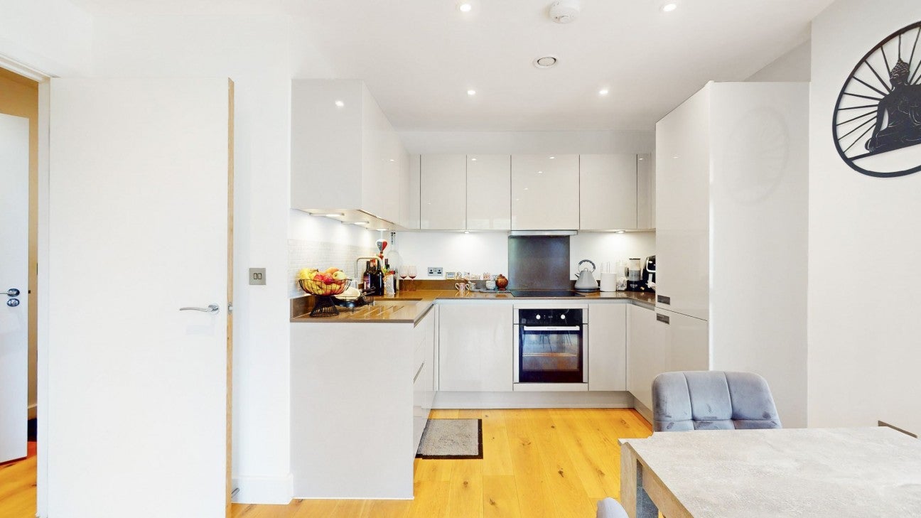 Flat Rose Gardens in Watford