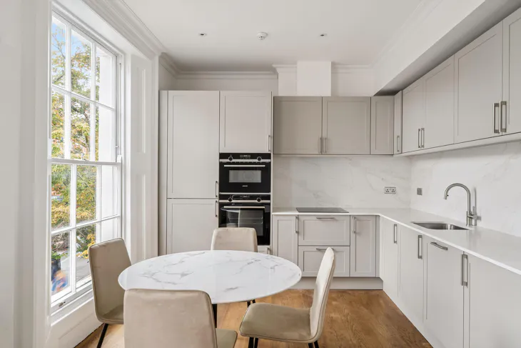 Flat Markham Square in Greater London