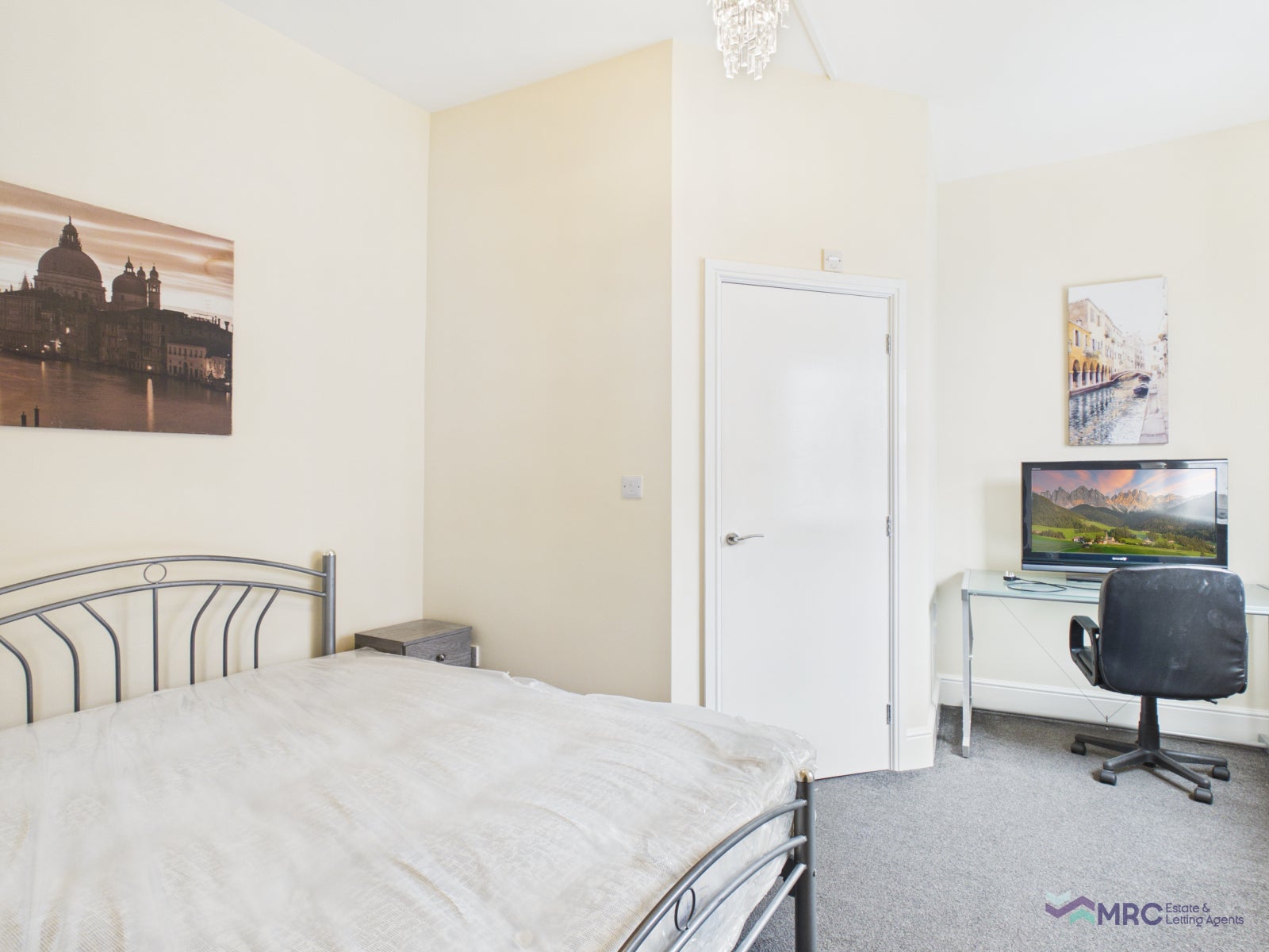 Room Princes Road in Hull