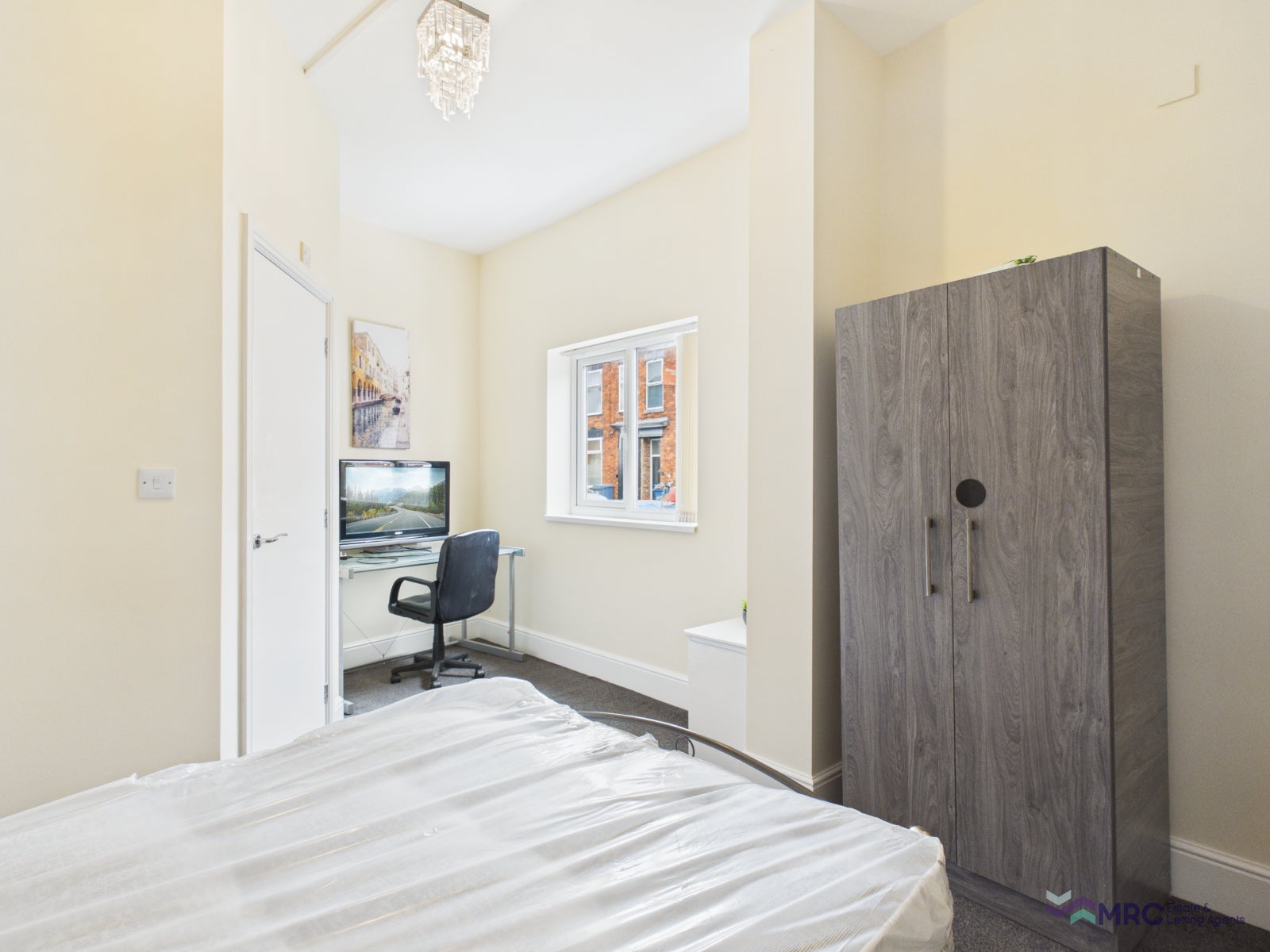 Room Princes Road in Hull