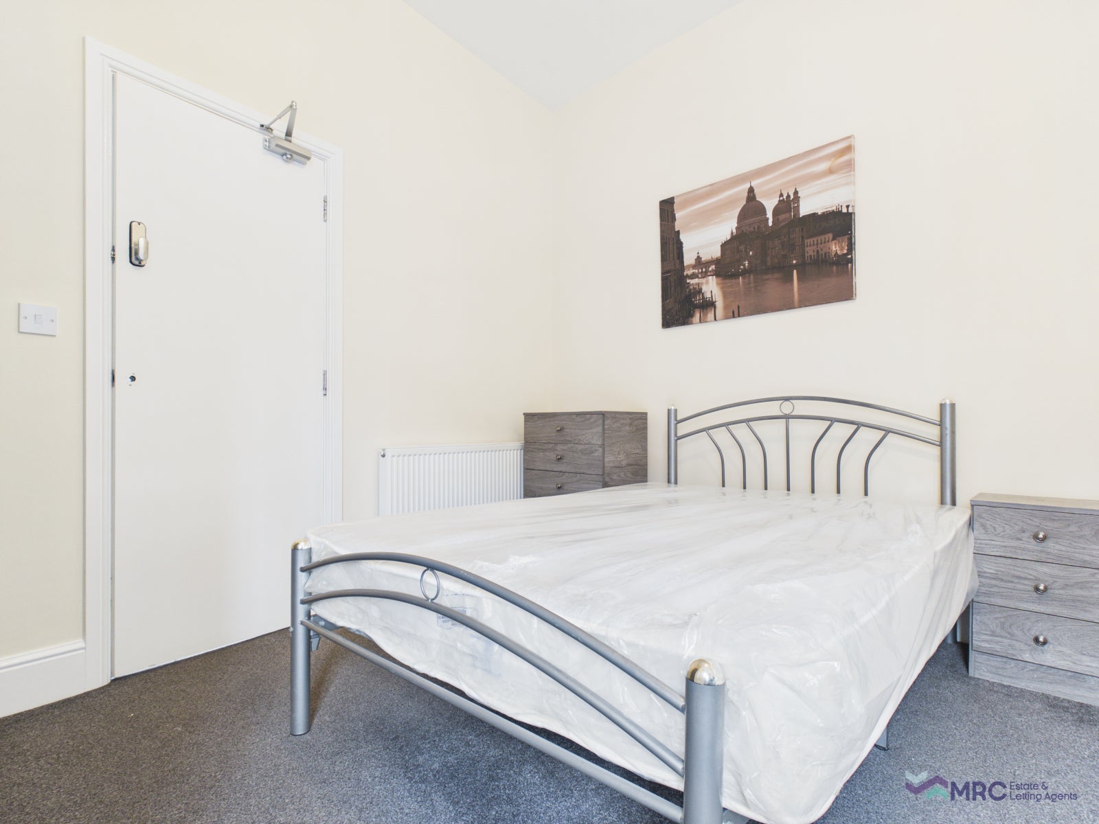 Room Princes Road in Hull