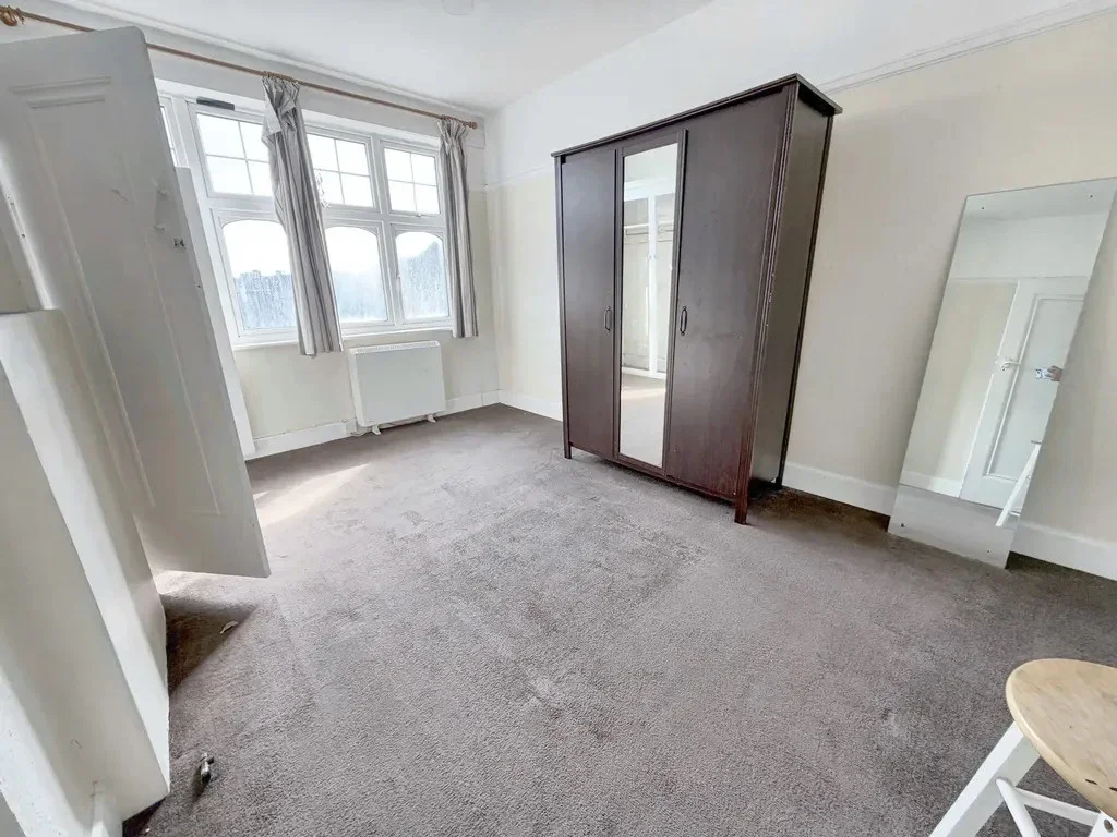 Flat Kenton Road in Greater London