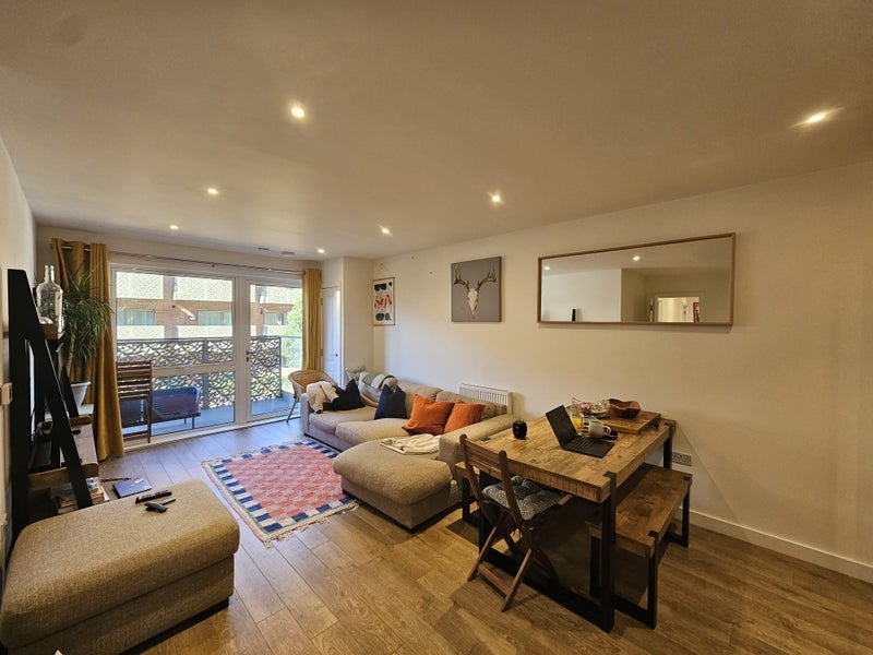 Room Lomond Grove in Greater London