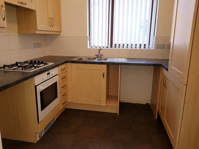 Flat Sutherland Close in Telford