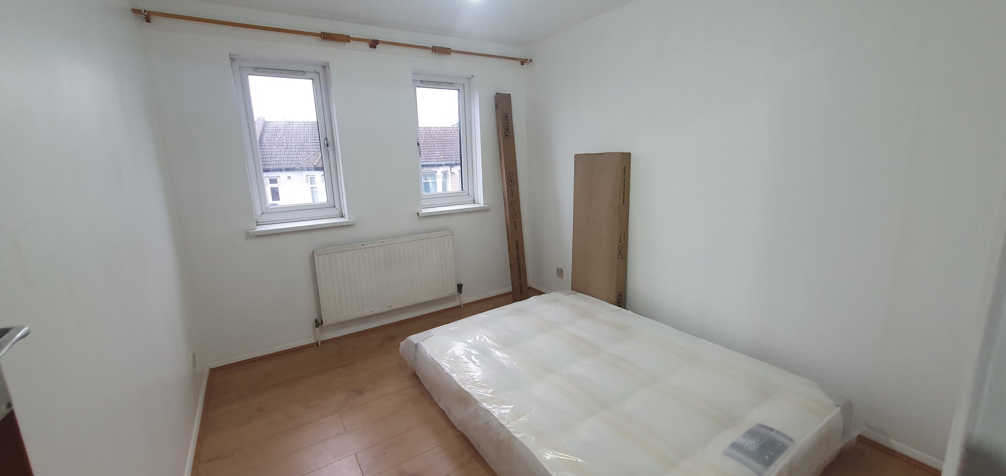 Flat Boleyn Road in Greater London