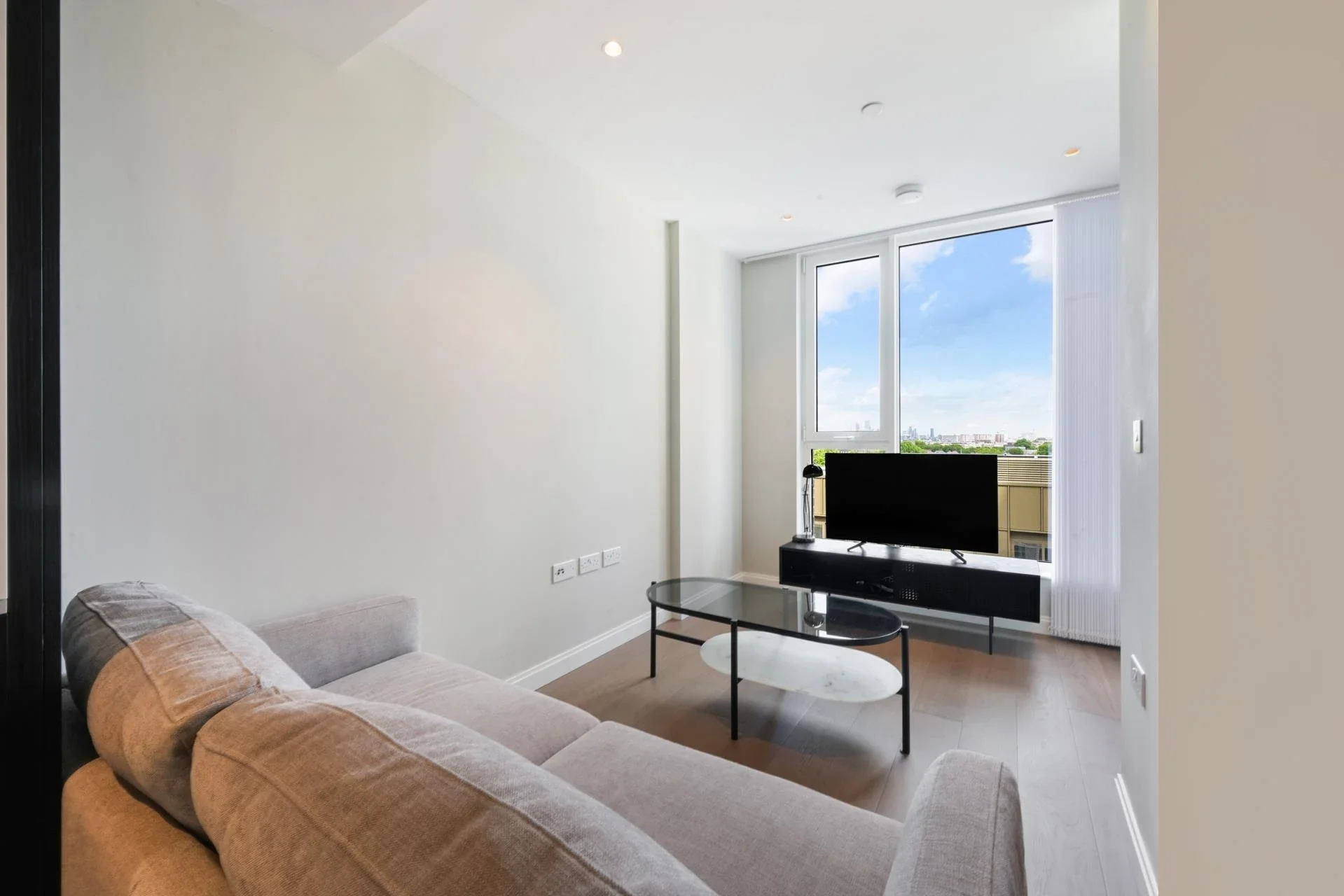 Flat Kennington Lane in Greater London
