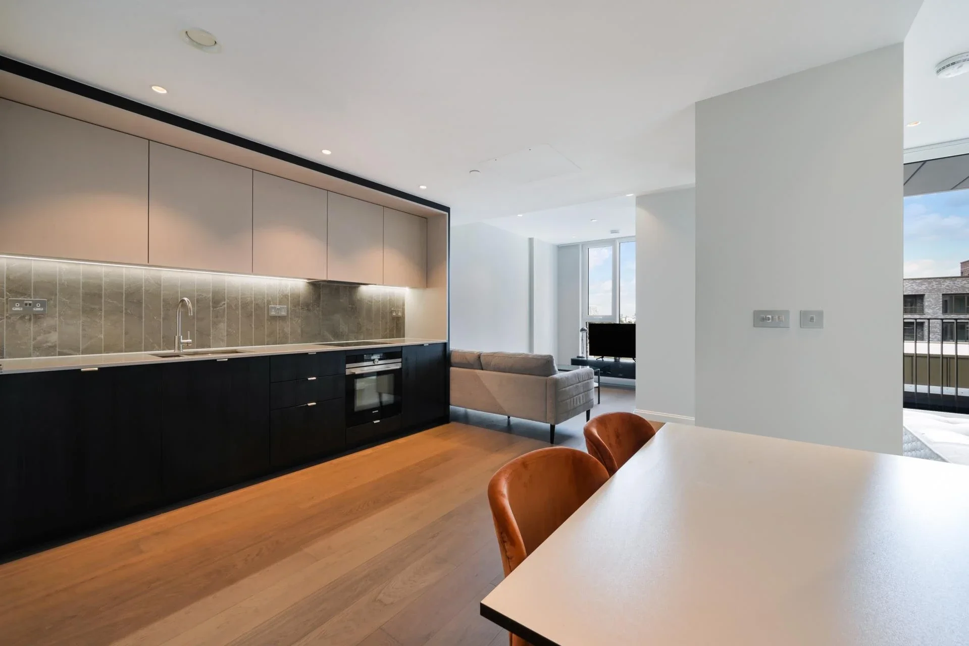 Flat Kennington Lane in Greater London