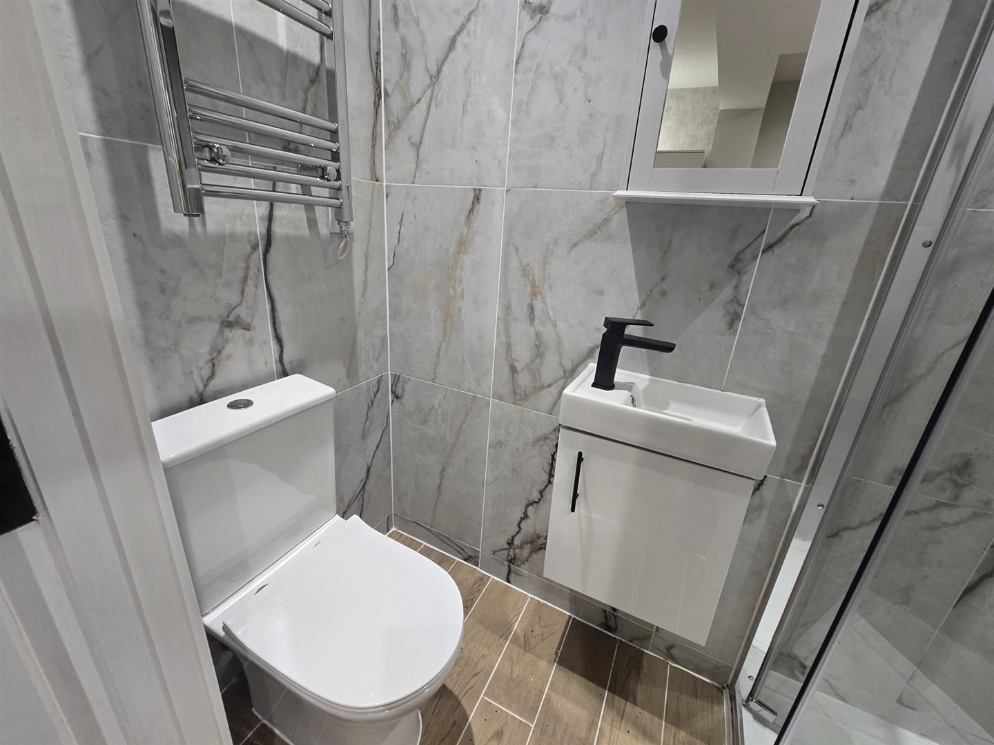 Flat Lakers Rise in Reigate and Banstead